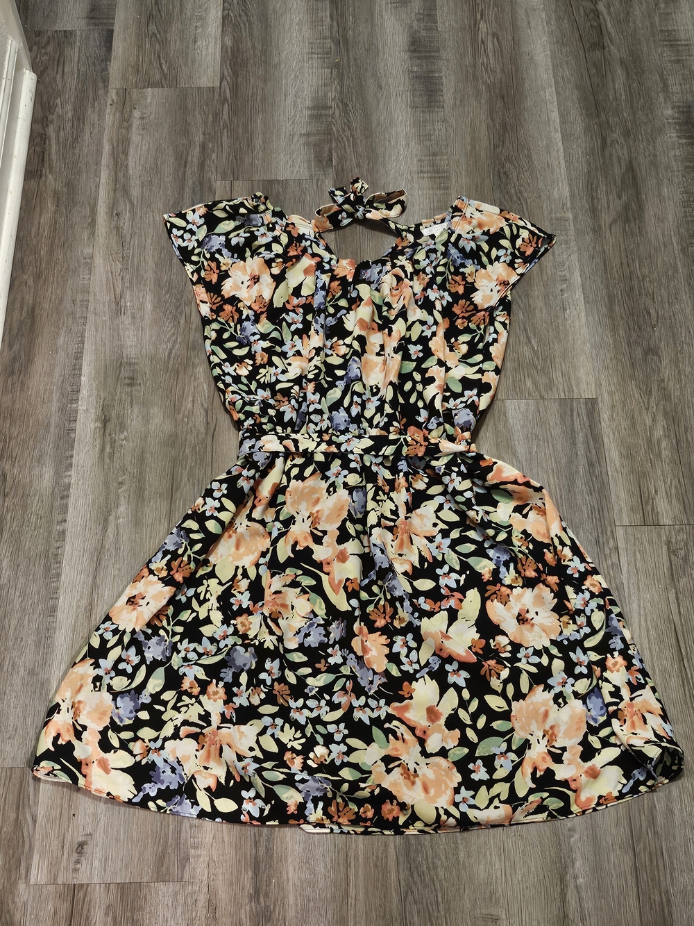 Black Floral Tie-Back Casual Dress in Peach & Cream